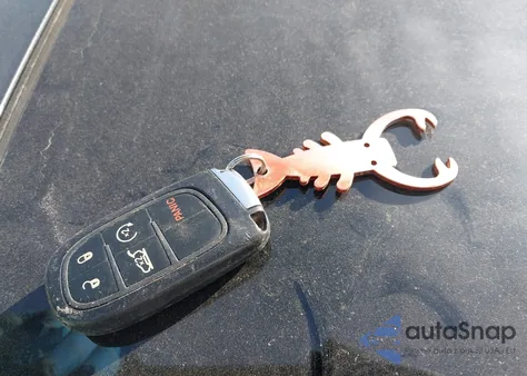 2015 Jeep Cherokee Latitude z USA, uszkodzony, nr VIN 1C4PJMCS9FW551307